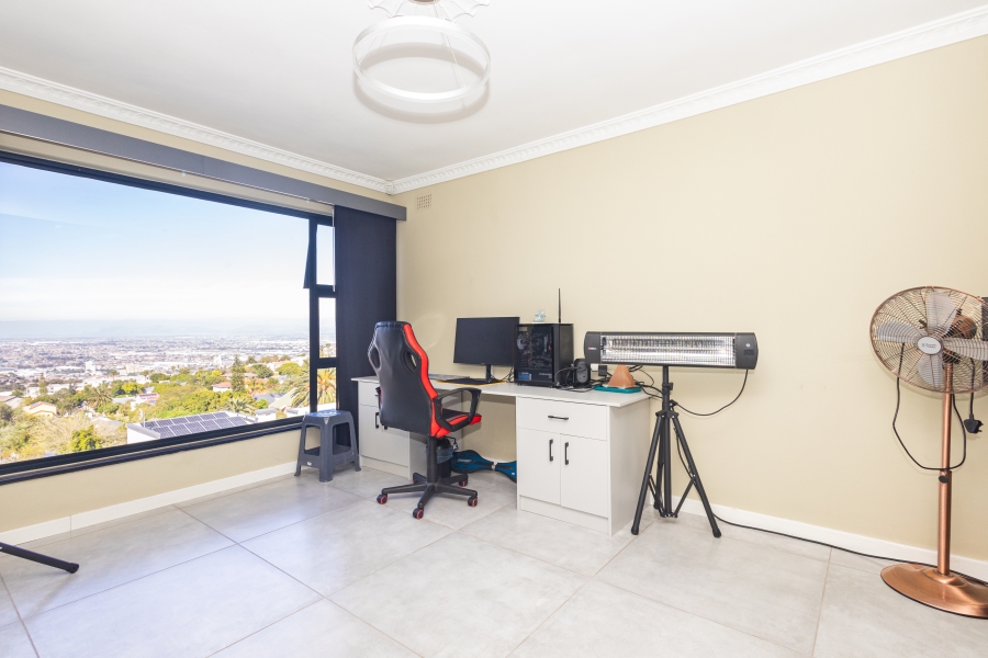 4 Bedroom Property for Sale in Loevenstein Western Cape